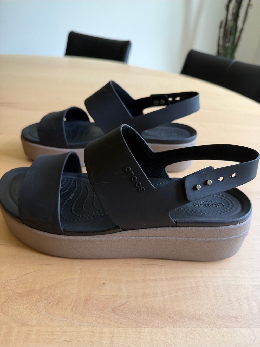 CROCS Brooklyn Low Wedge Sandals Lite Ride - Picture 5 of 11